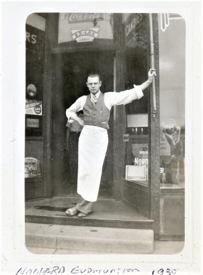 Howard Gudmunsen, Von Ohlen’s Drug Store, c. 1939